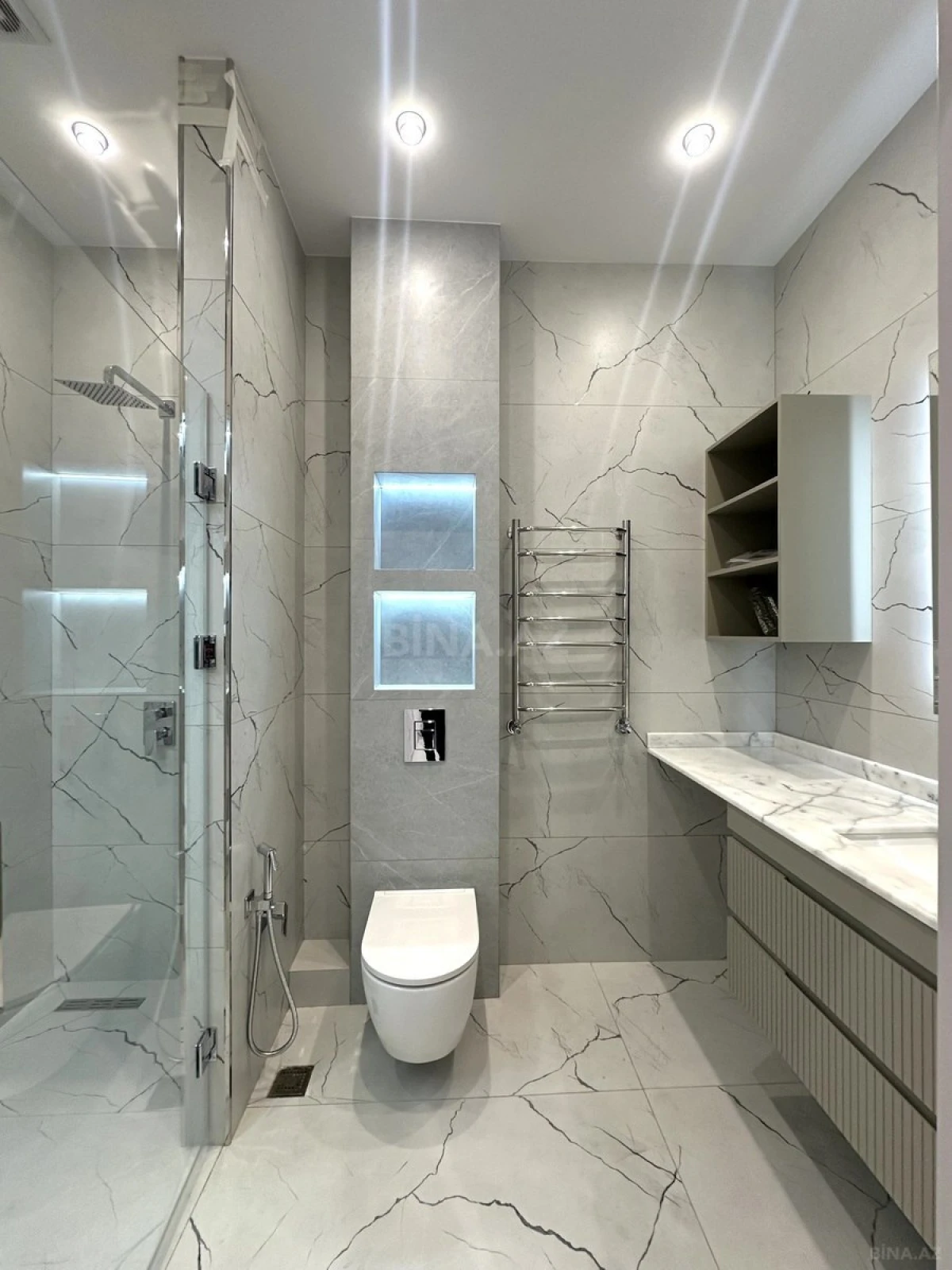 Satılır 3 otaqlı mənzil 125 m²
