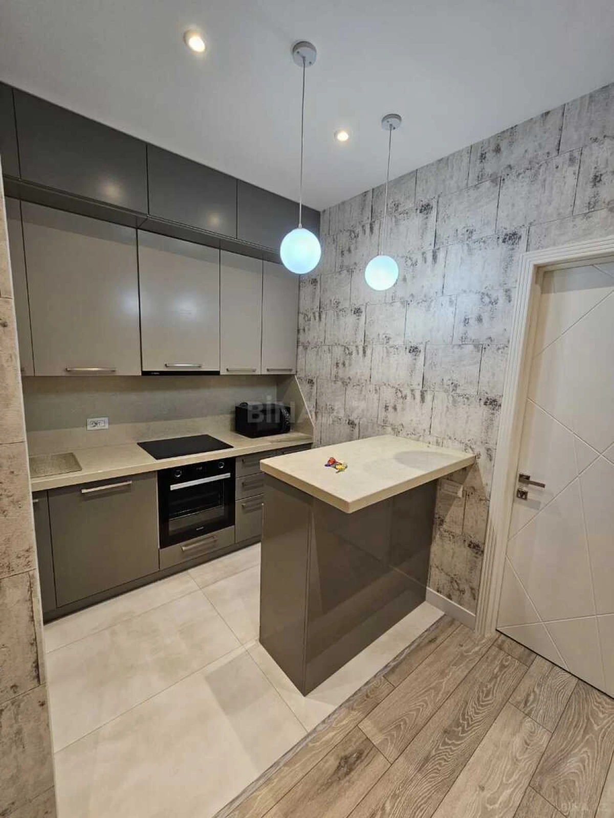 Satılır 2 otaqlı mənzil 65 m²