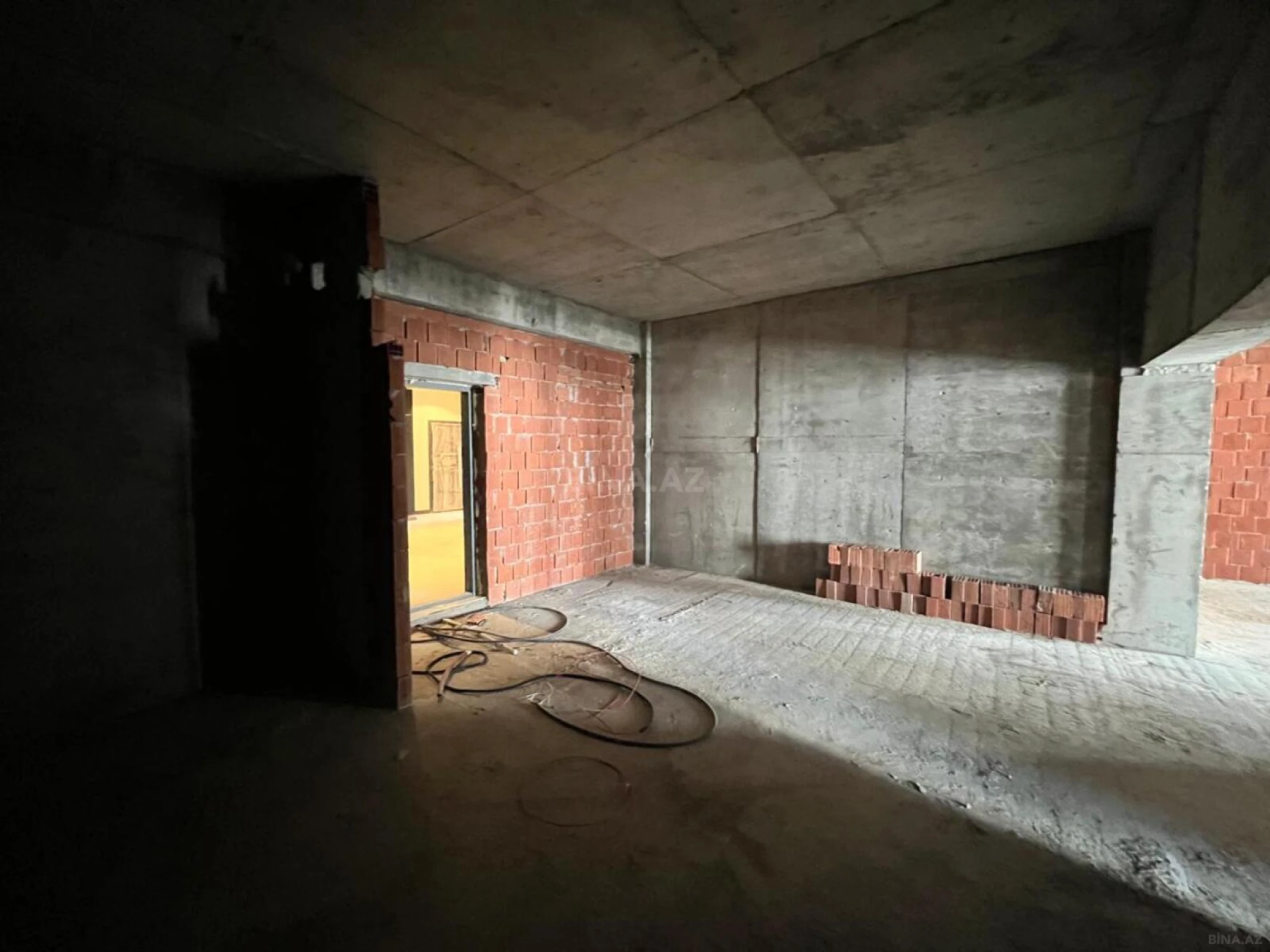 Satılır 2 otaqlı mənzil 117.2 m²