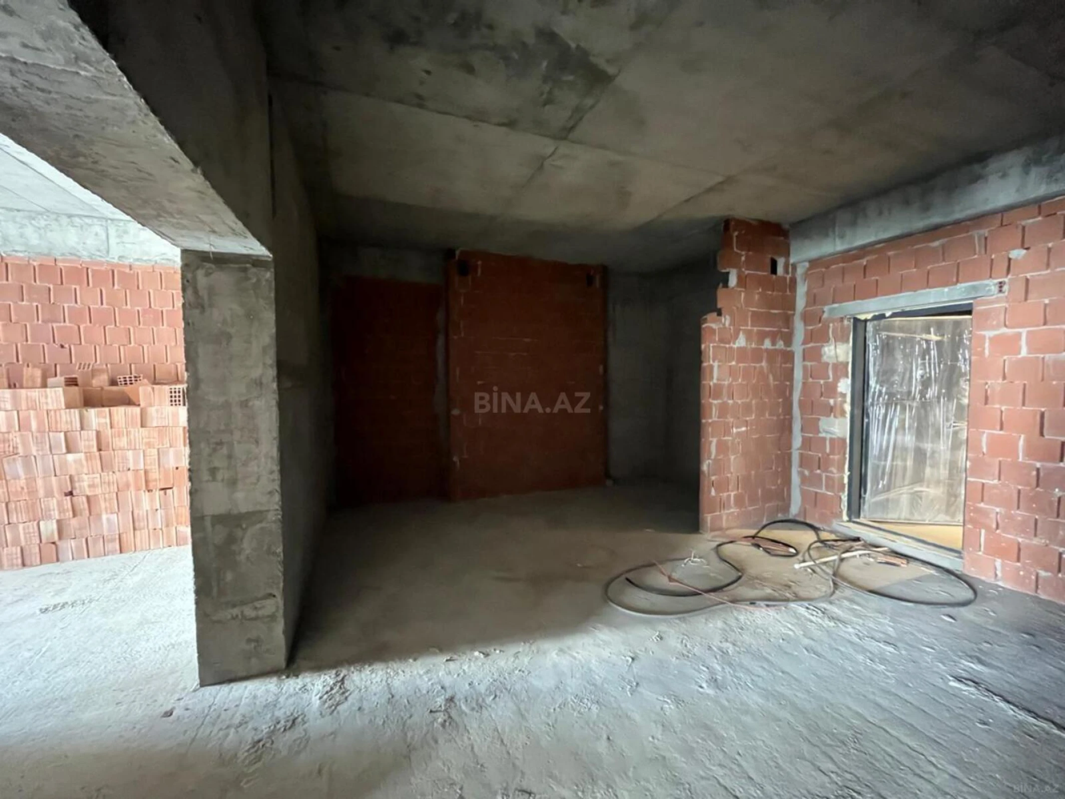 Satılır 2 otaqlı mənzil 117.2 m²