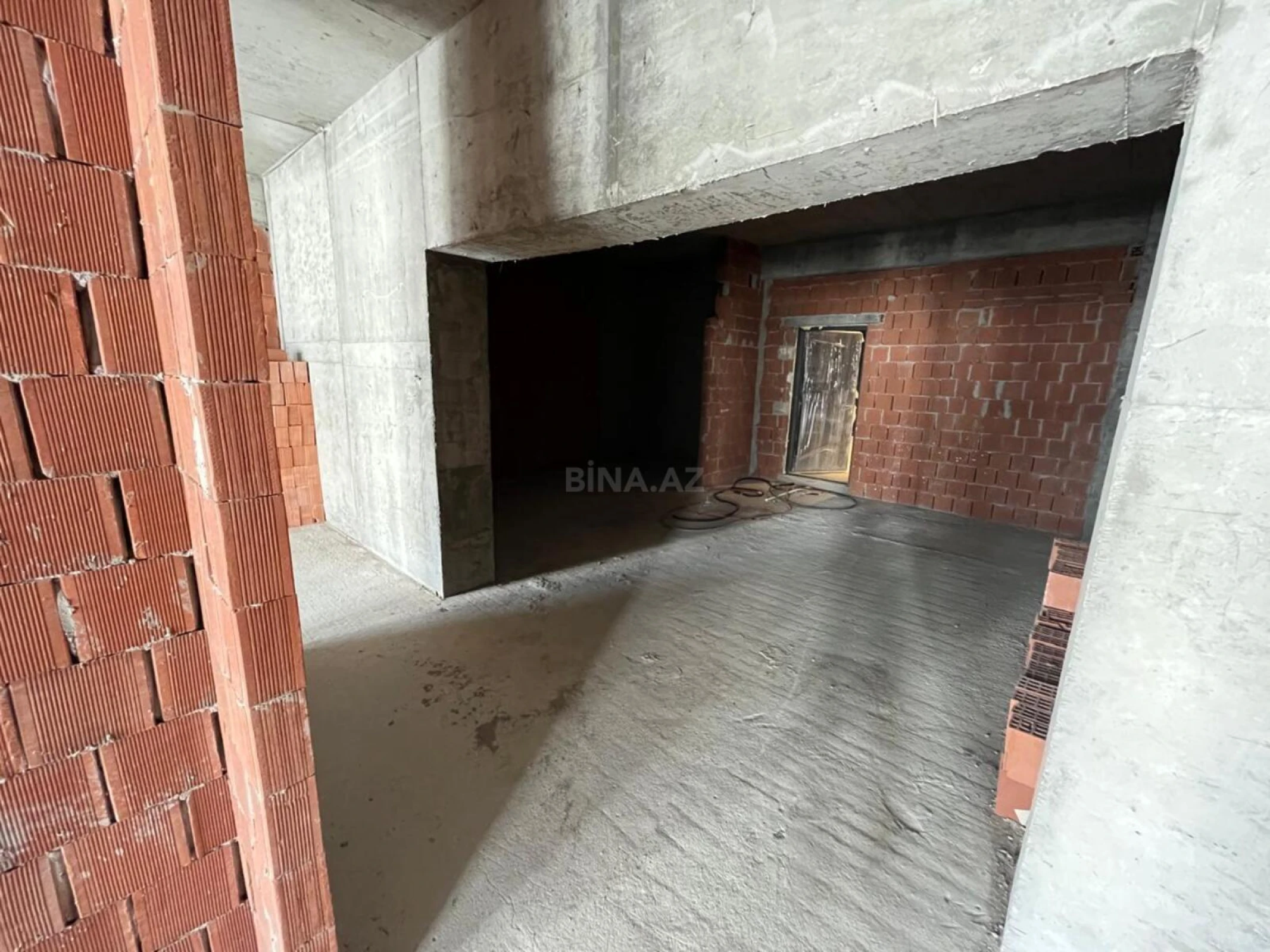 Satılır 2 otaqlı mənzil 117.2 m²