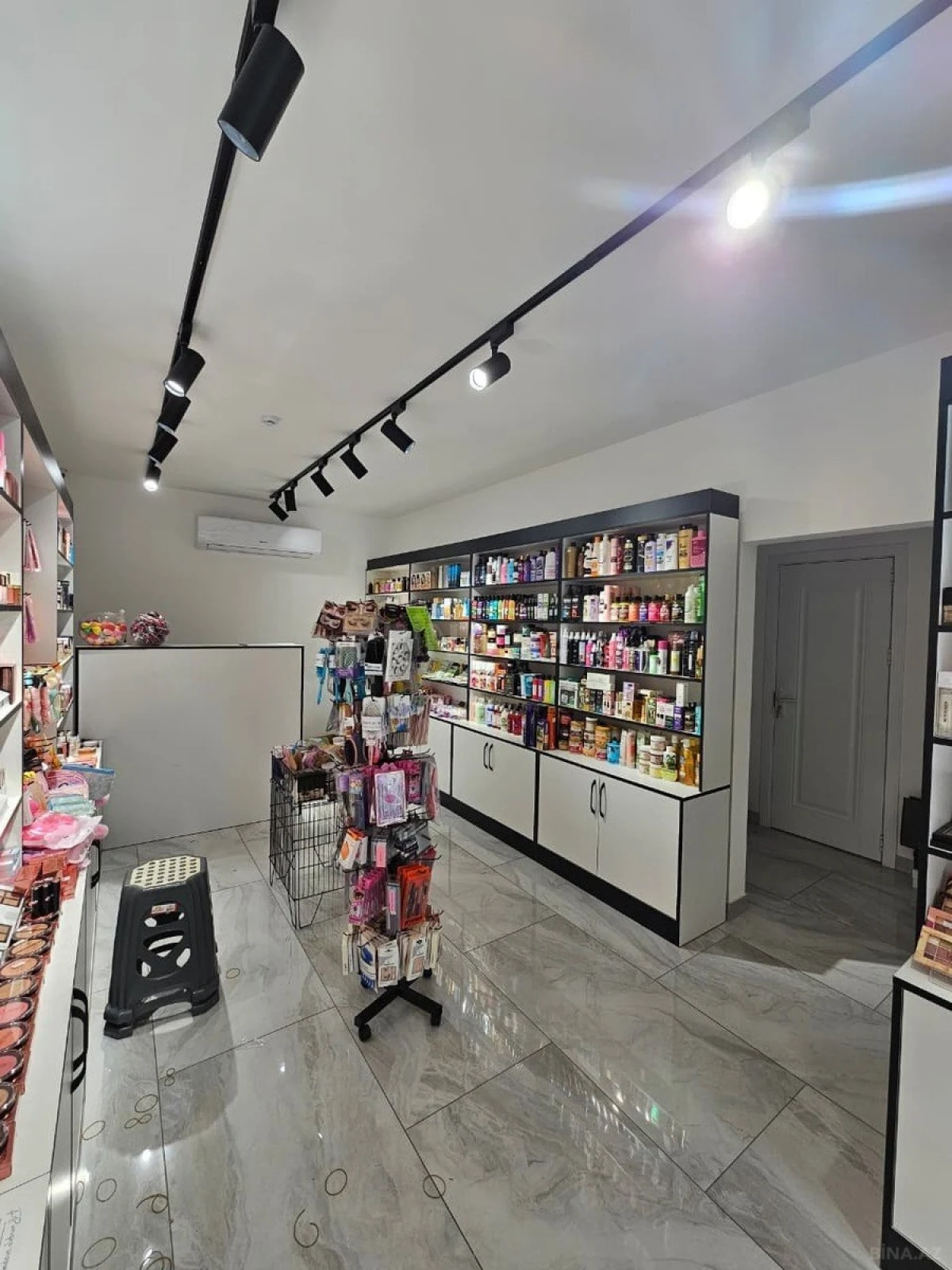 Satılır obyekt 45 m²