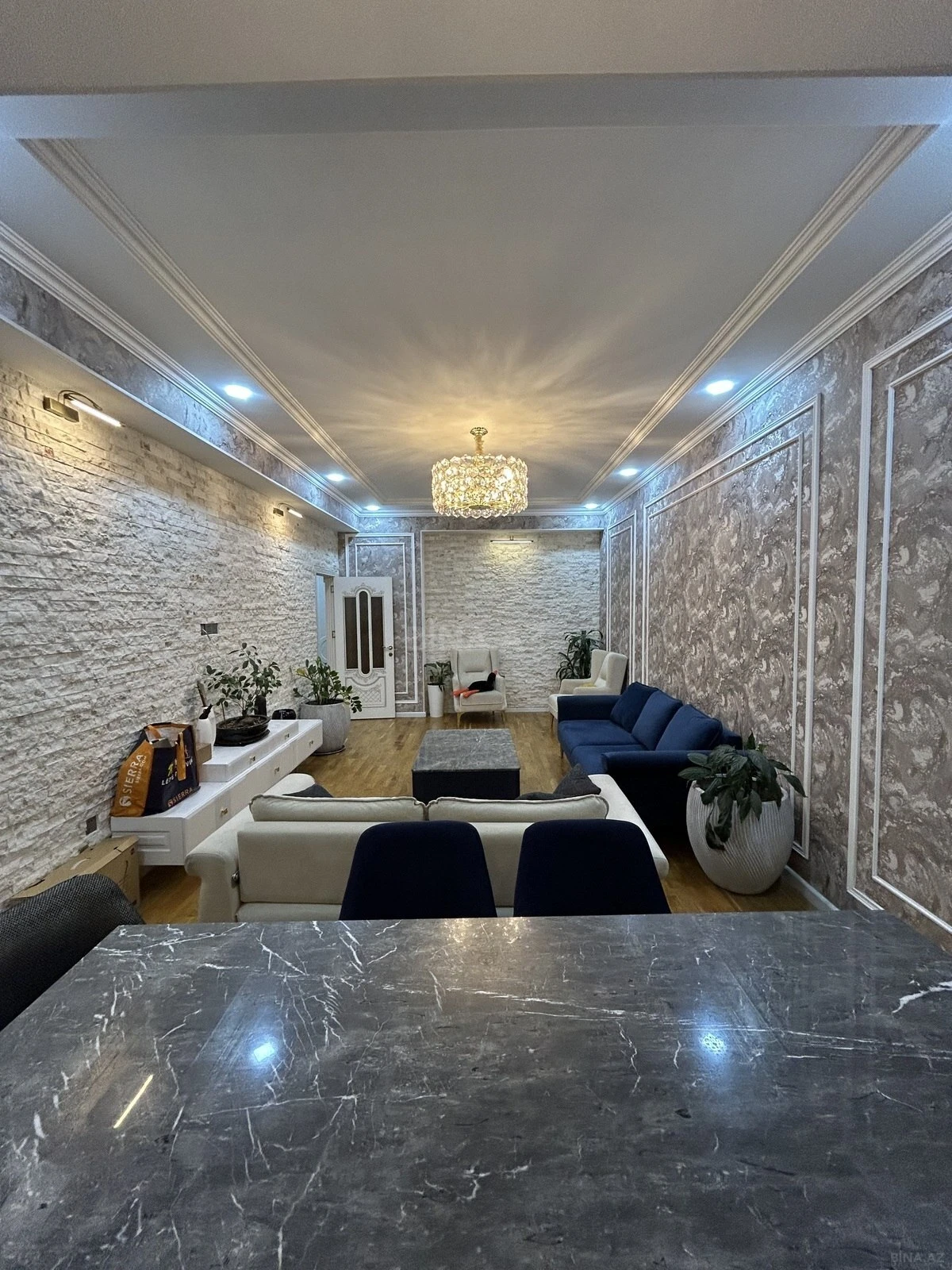 Satılır 3 otaqlı mənzil 135 m²