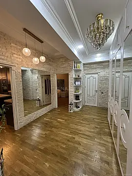 Satılır 3 otaqlı mənzil 135 m²