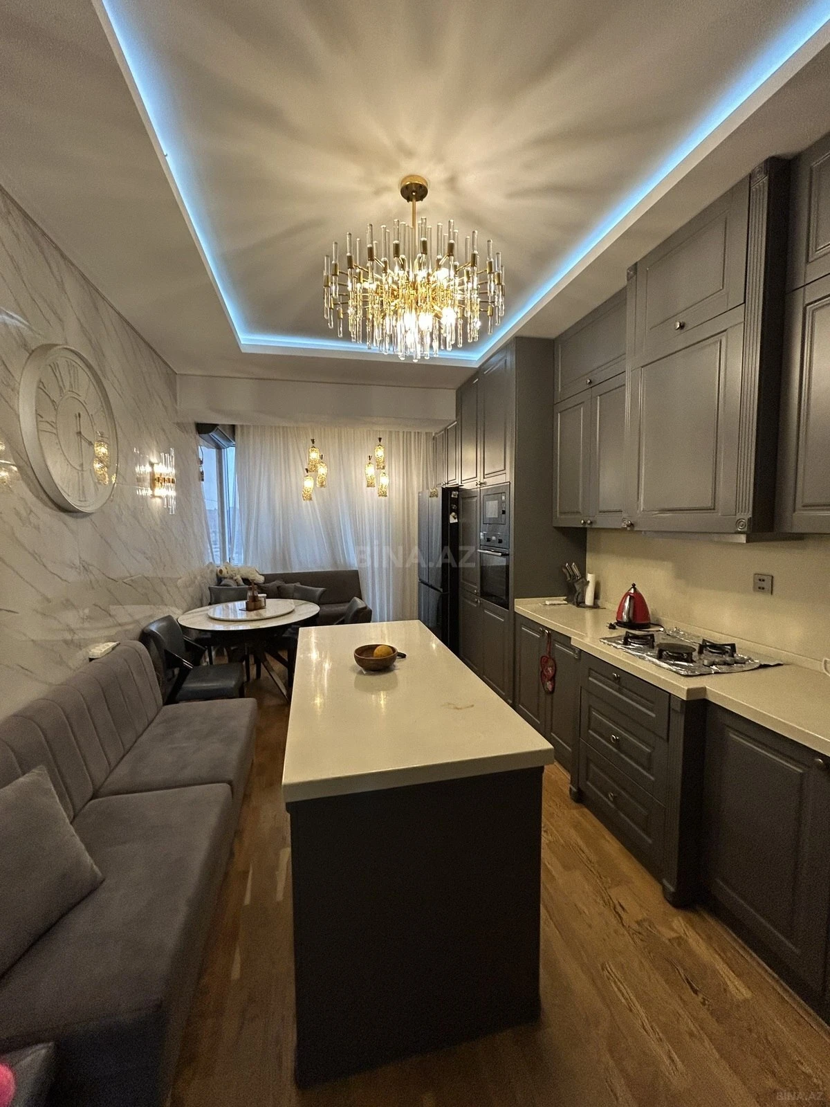 Satılır 3 otaqlı mənzil 135 m²