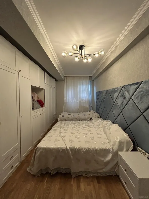 Satılır 3 otaqlı mənzil 135 m²
