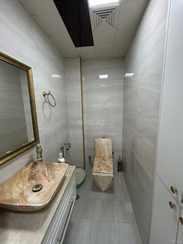 Satılır 3 otaqlı mənzil 135 m²