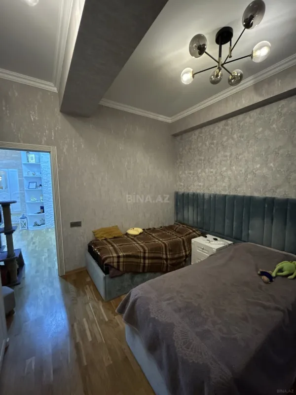 Satılır 3 otaqlı mənzil 135 m²