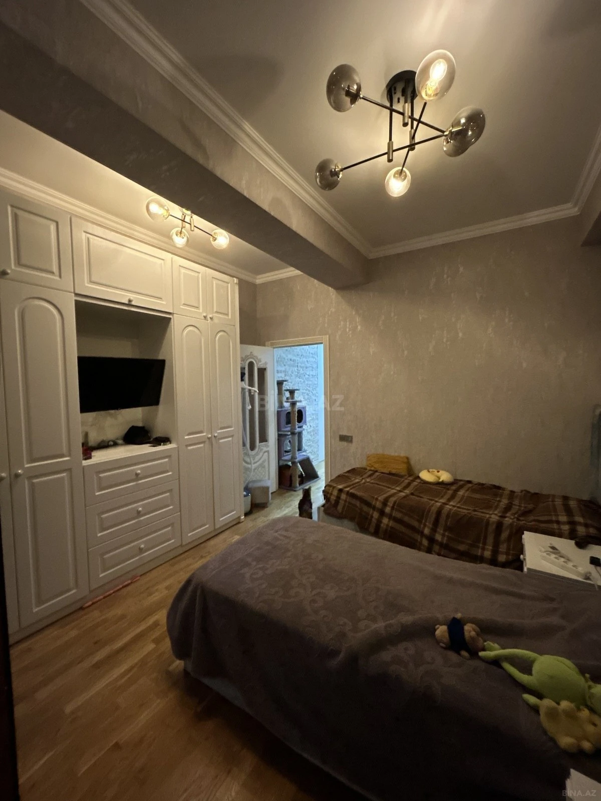 Satılır 3 otaqlı mənzil 135 m²
