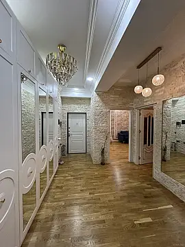 Satılır 3 otaqlı mənzil 135 m²