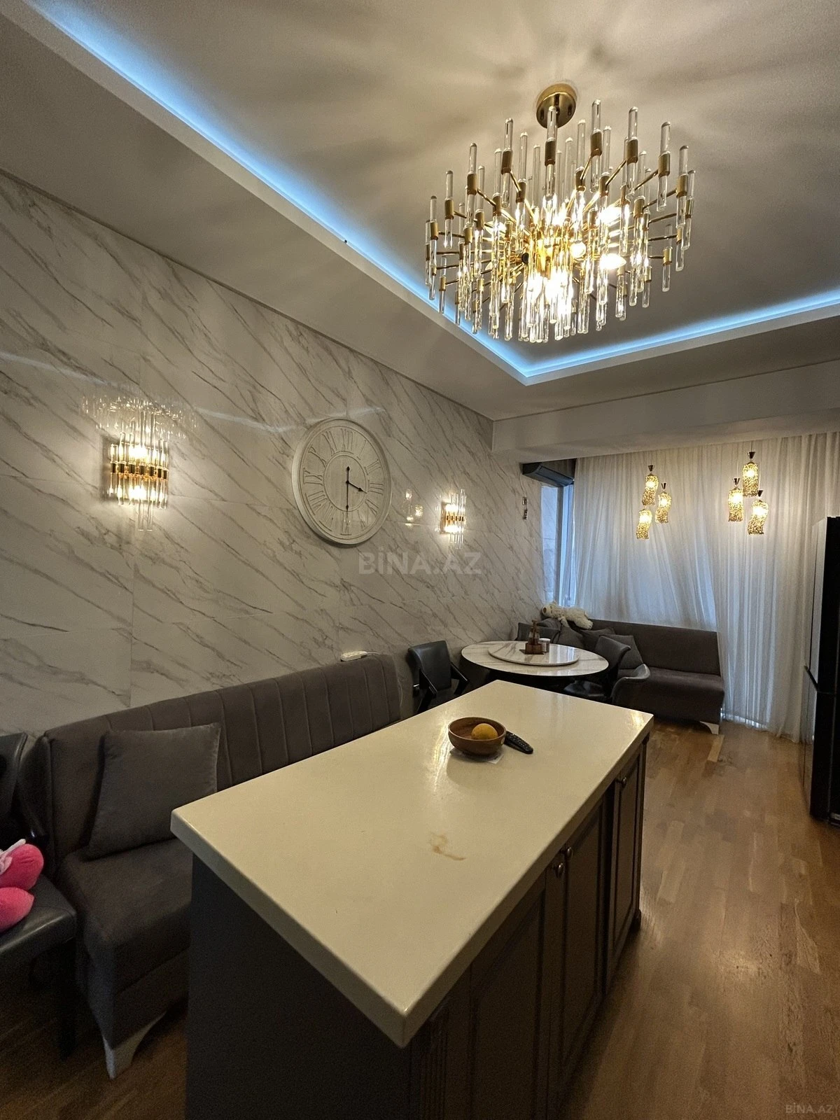 Satılır 3 otaqlı mənzil 135 m²