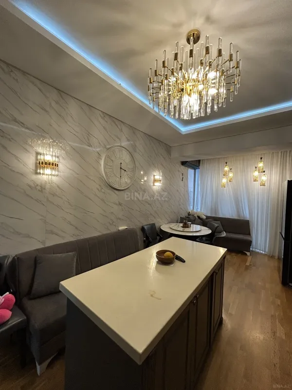 Satılır 3 otaqlı mənzil 135 m²