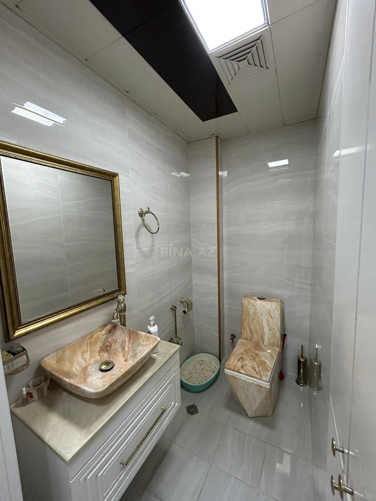 Satılır 3 otaqlı mənzil 135 m²