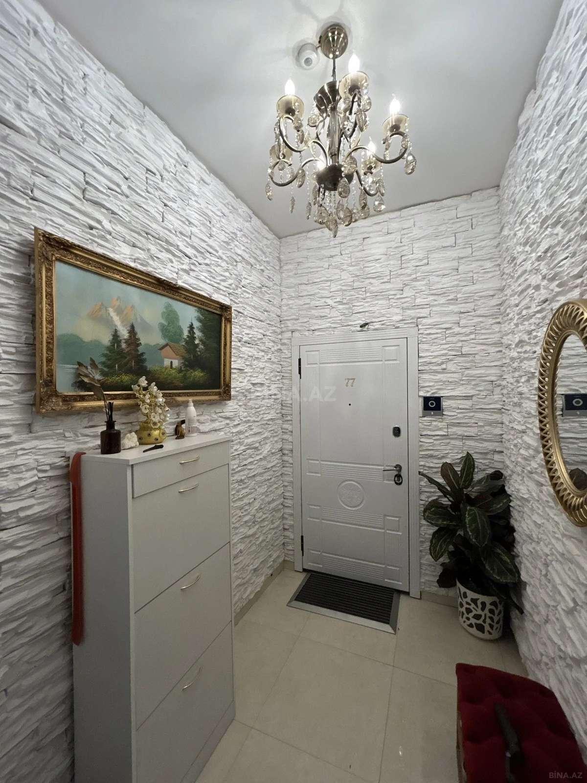 Satılır 3 otaqlı mənzil 135 m²