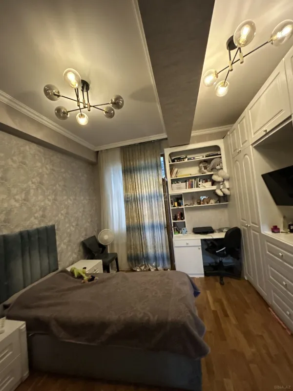 Satılır 3 otaqlı mənzil 135 m²