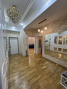 Satılır 3 otaqlı mənzil 135 m²