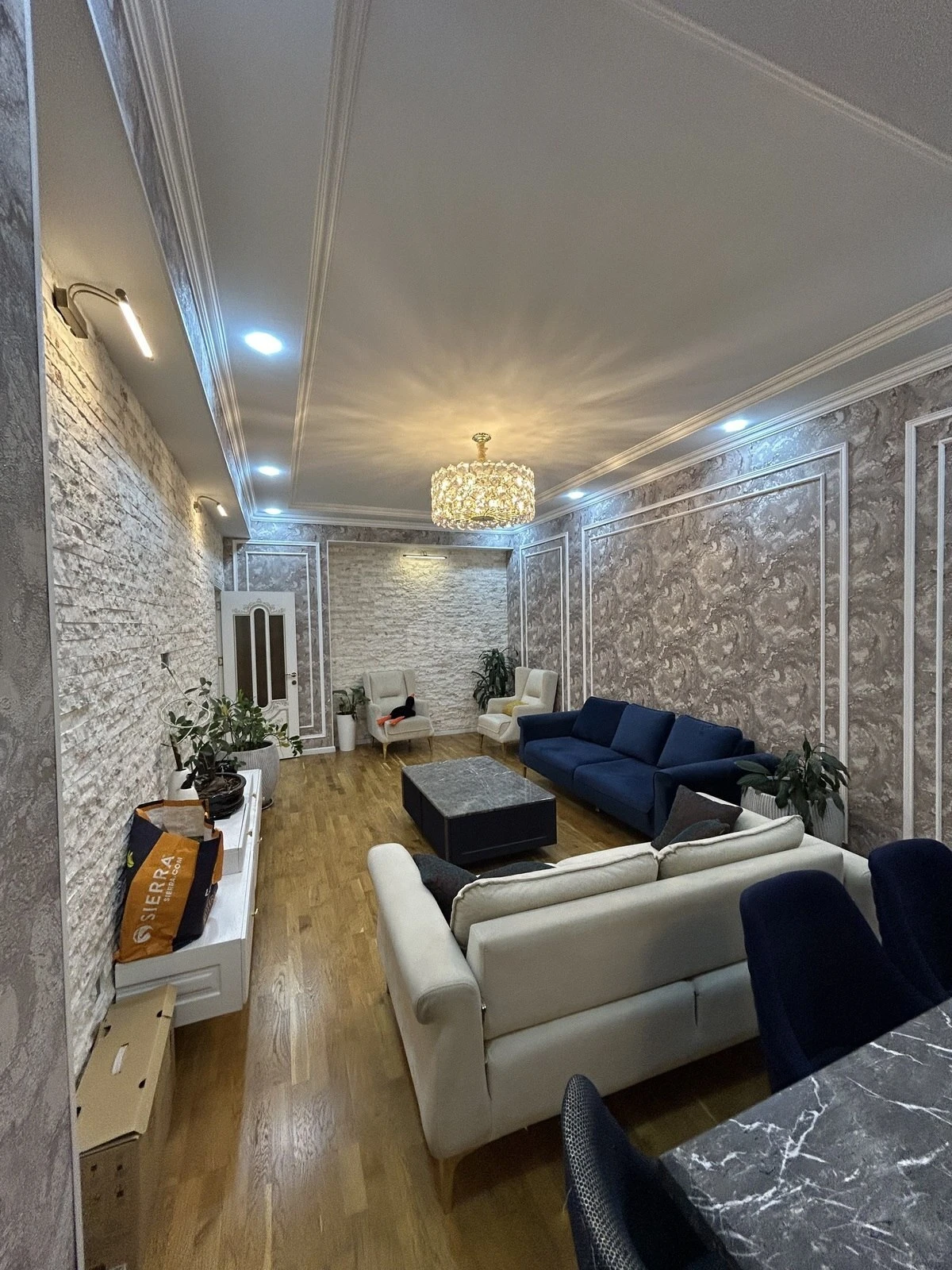 Satılır 3 otaqlı mənzil 135 m²