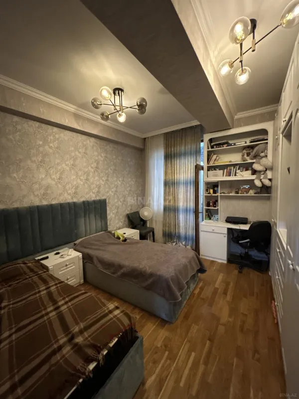 Satılır 3 otaqlı mənzil 135 m²