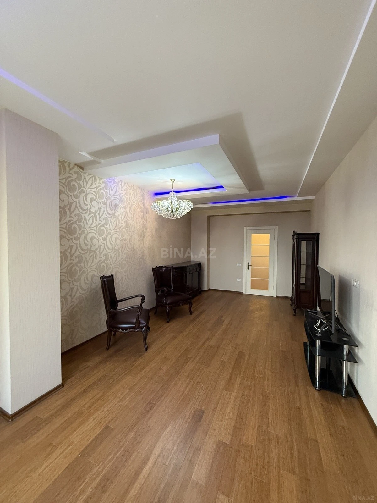 Satılır 5 otaqlı mənzil 190 m²