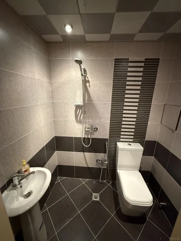 Satılır 5 otaqlı mənzil 190 m²