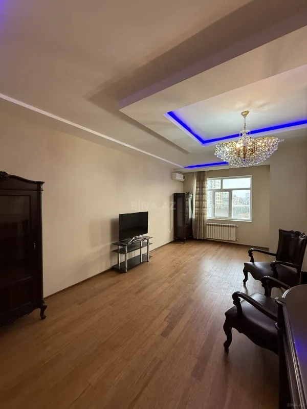 Satılır 5 otaqlı mənzil 190 m²