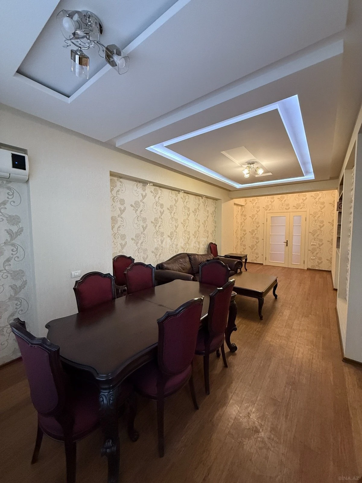 Satılır 5 otaqlı mənzil 190 m²