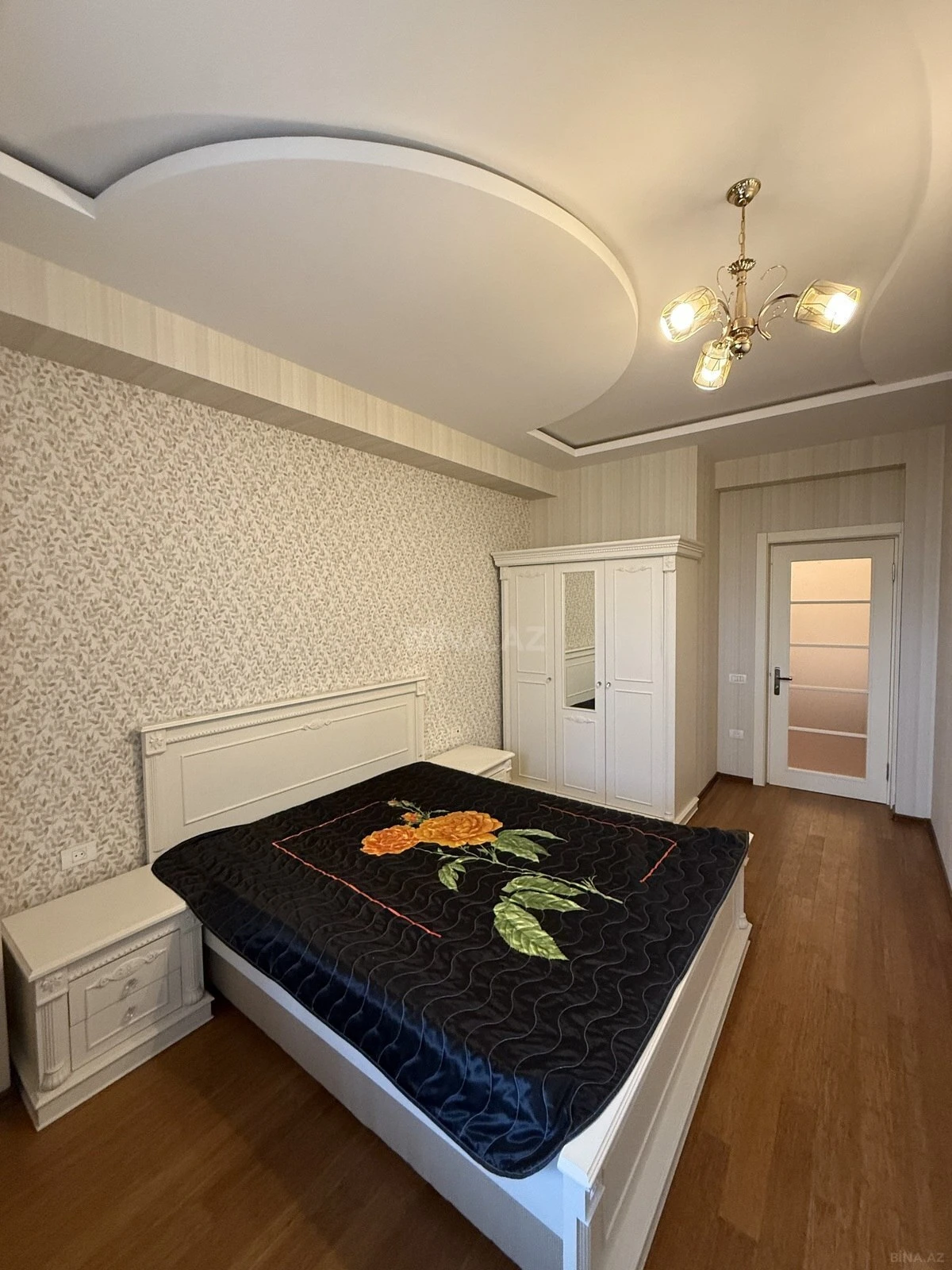 Satılır 5 otaqlı mənzil 190 m²