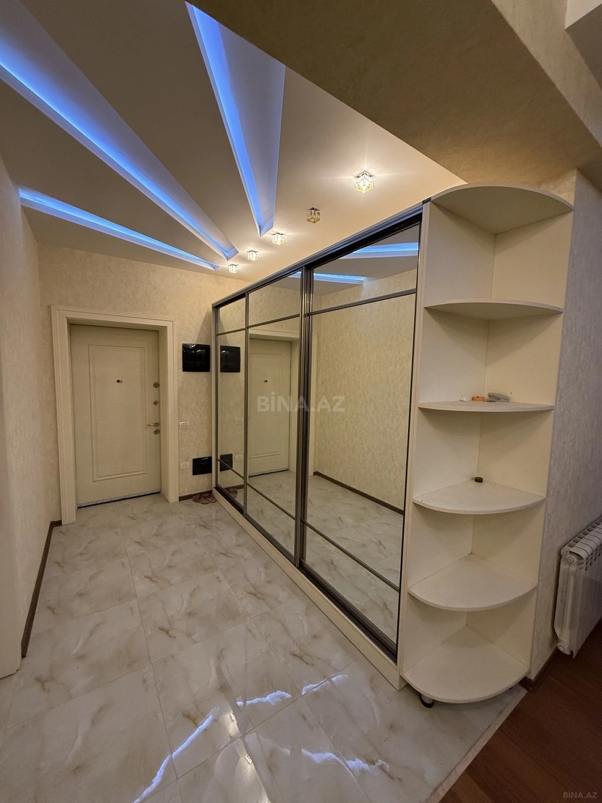 Satılır 5 otaqlı mənzil 190 m²