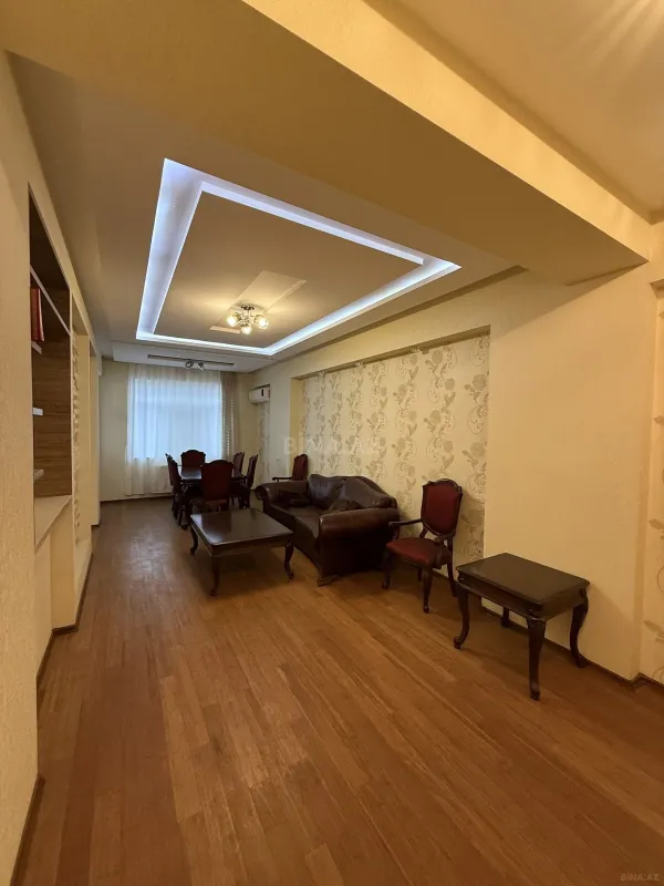 Satılır 5 otaqlı mənzil 190 m²