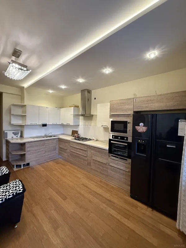 Satılır 5 otaqlı mənzil 190 m²