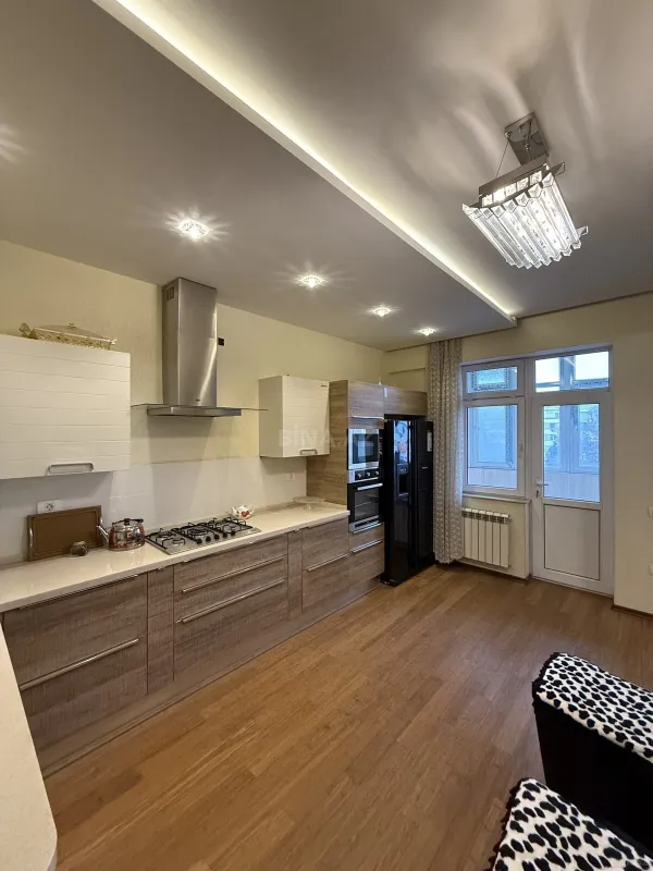 Satılır 5 otaqlı mənzil 190 m²