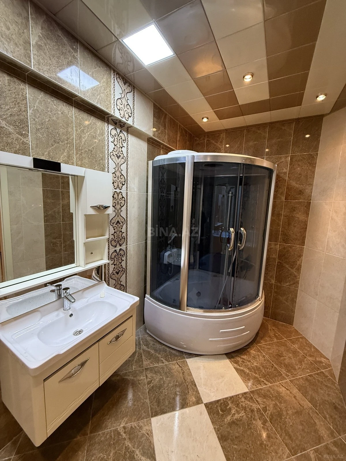 Satılır 5 otaqlı mənzil 190 m²