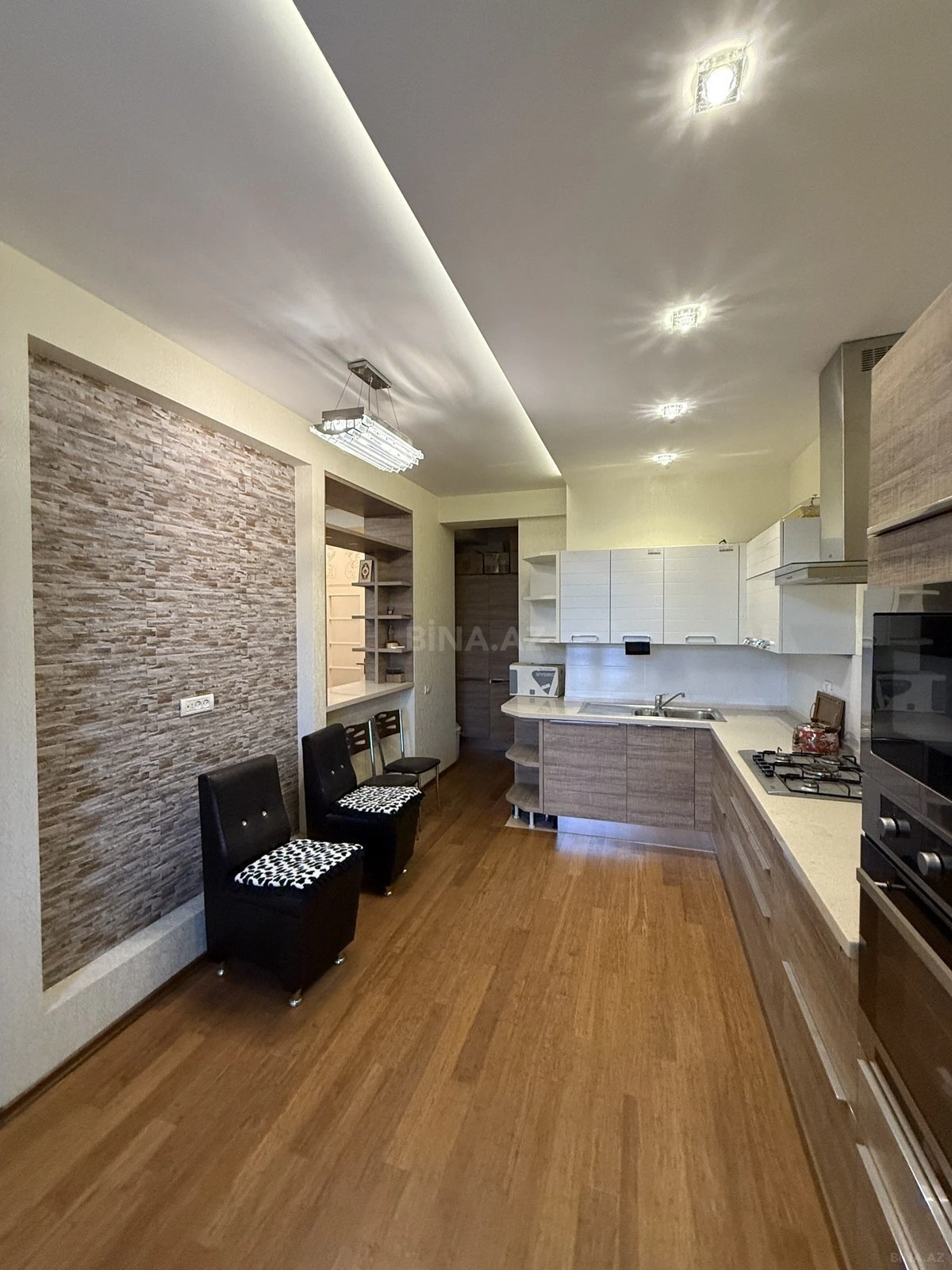 Satılır 5 otaqlı mənzil 190 m²