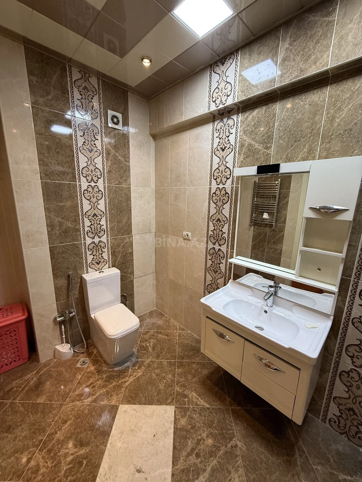 Satılır 5 otaqlı mənzil 190 m²