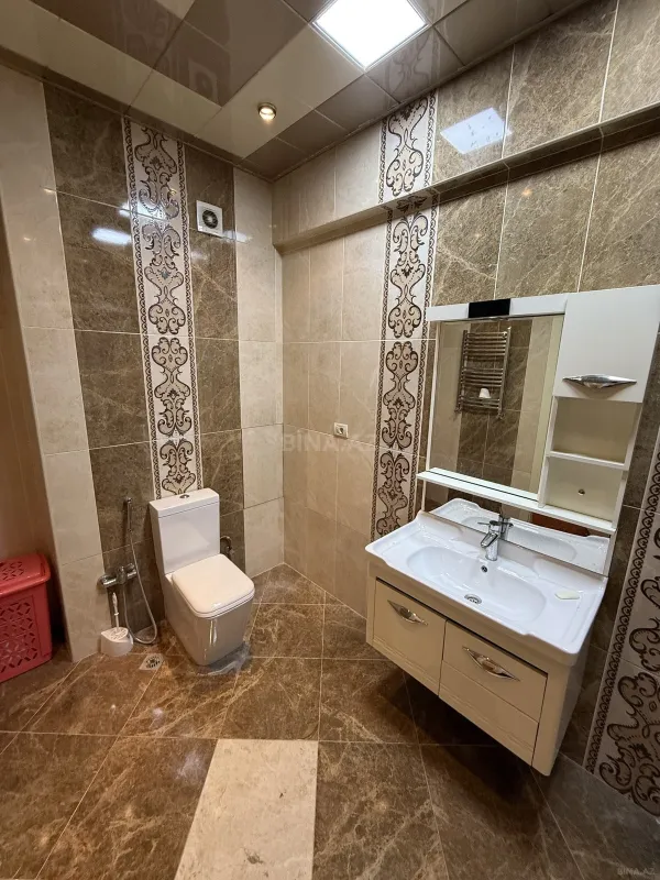 Satılır 5 otaqlı mənzil 190 m²