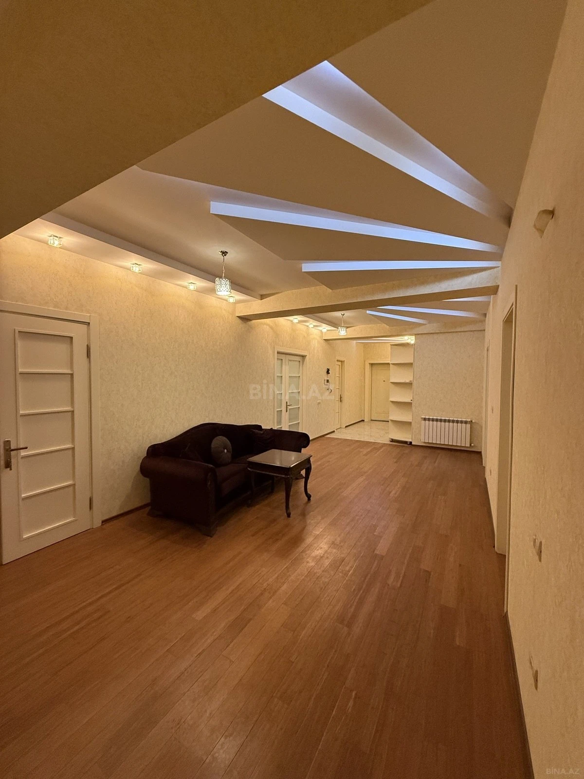 Satılır 5 otaqlı mənzil 190 m²