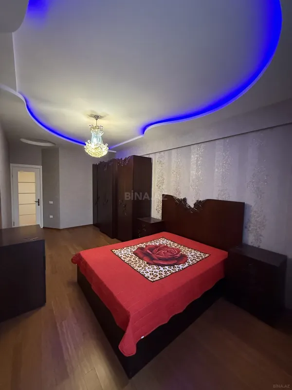 Satılır 5 otaqlı mənzil 190 m²