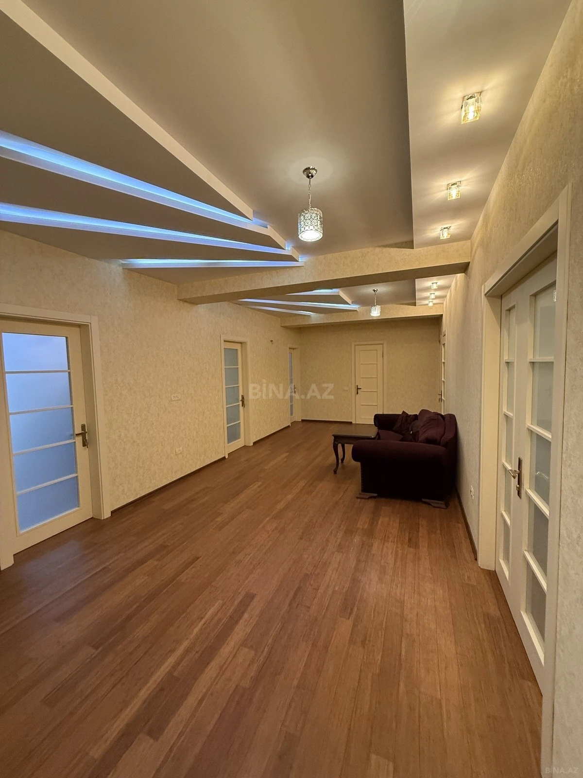 Satılır 5 otaqlı mənzil 190 m²