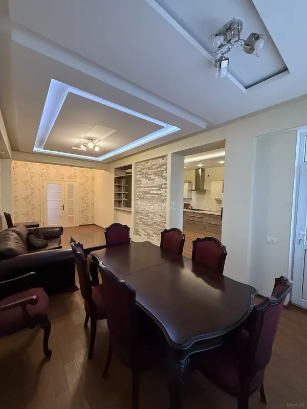 Satılır 5 otaqlı mənzil 190 m²