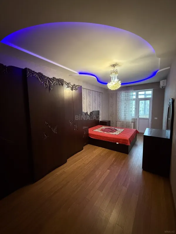 Satılır 5 otaqlı mənzil 190 m²