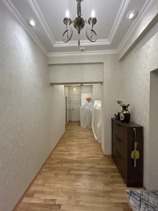 Satılır 3 otaqlı mənzil 110 m²