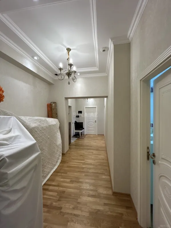 Satılır 3 otaqlı mənzil 110 m²