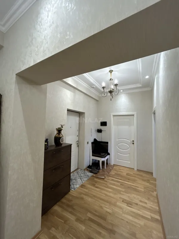 Satılır 3 otaqlı mənzil 110 m²