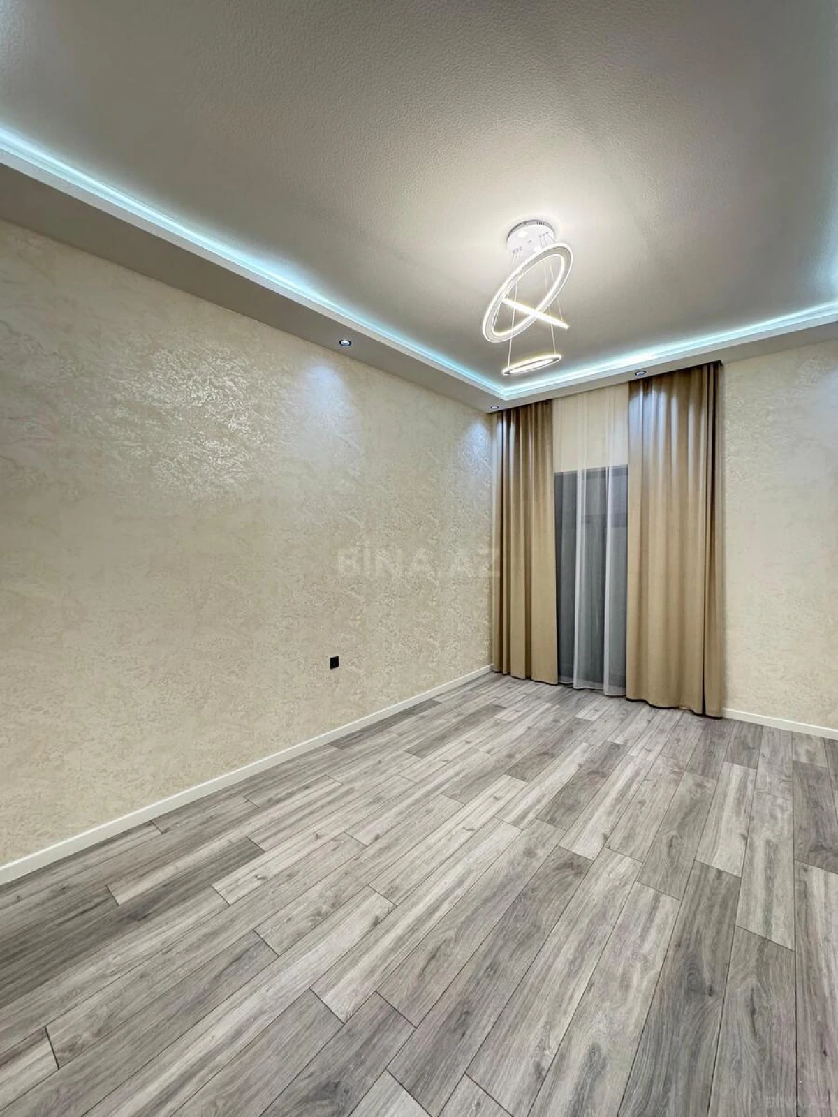 Satılır 4 otaqlı həyət evi 180 m²