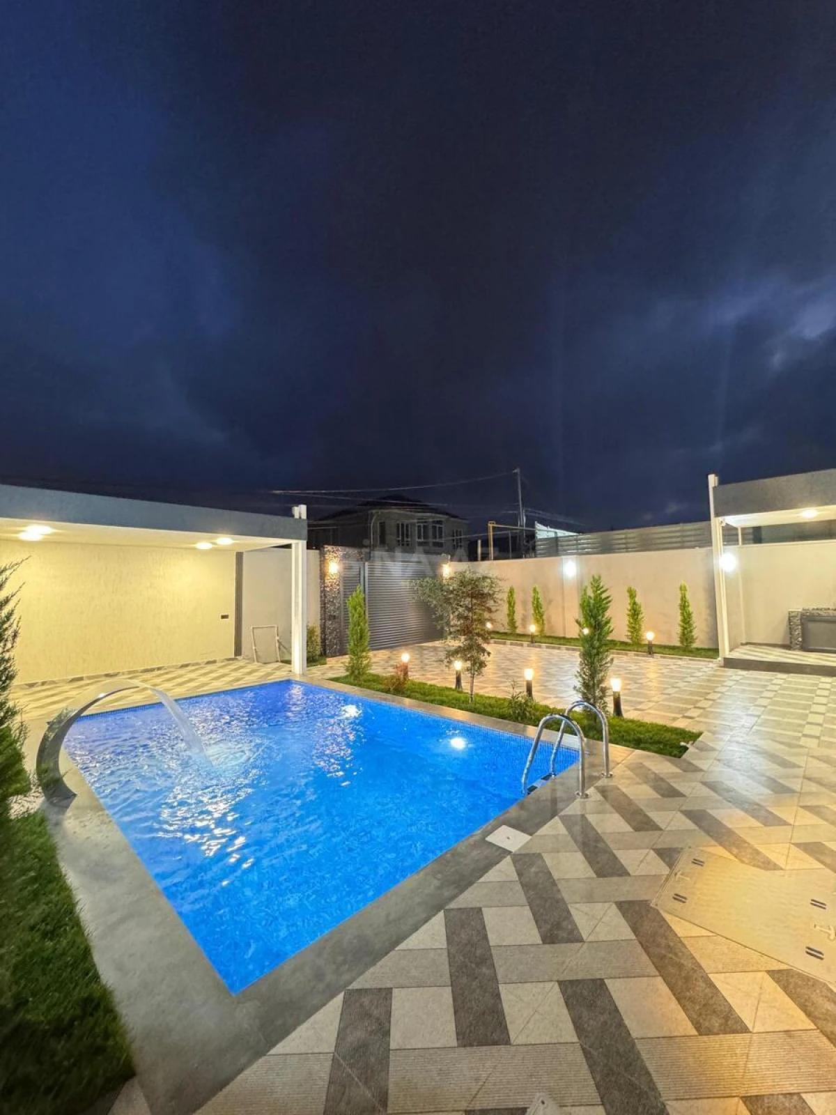 Satılır 4 otaqlı həyət evi 180 m²