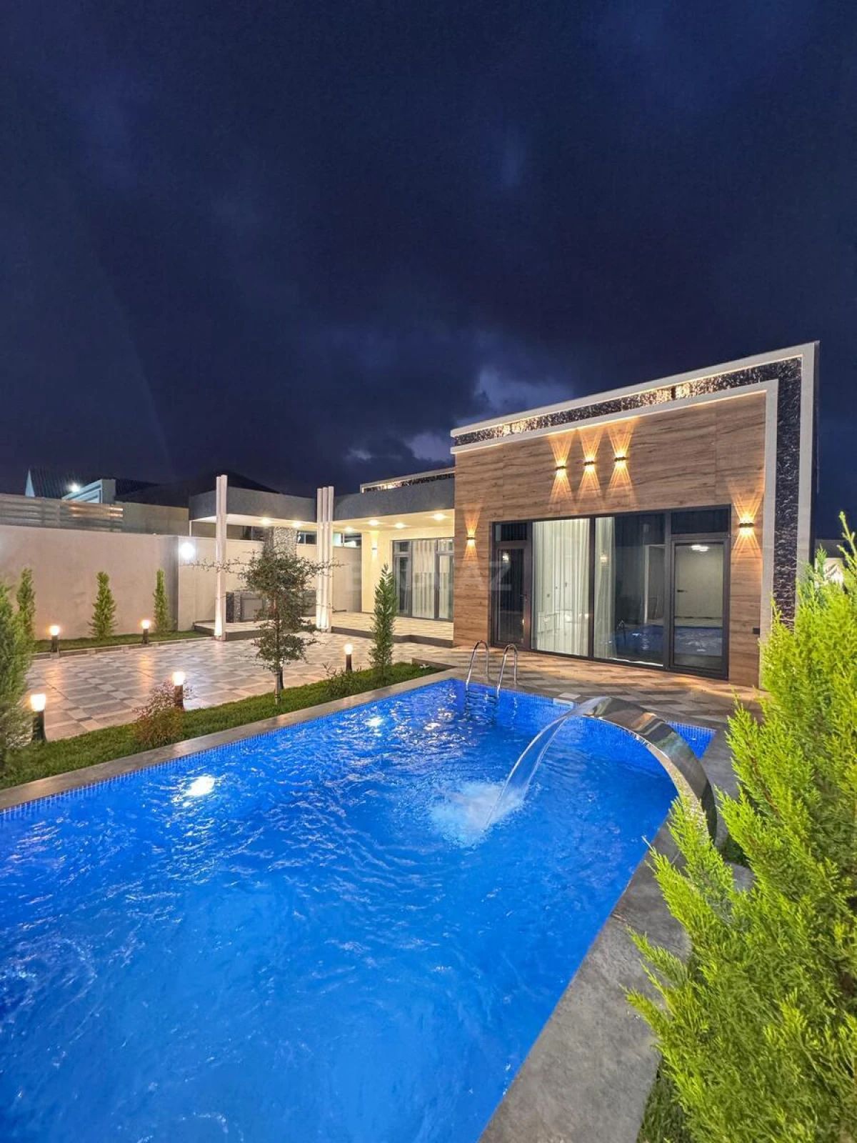 Satılır 4 otaqlı həyət evi 180 m²