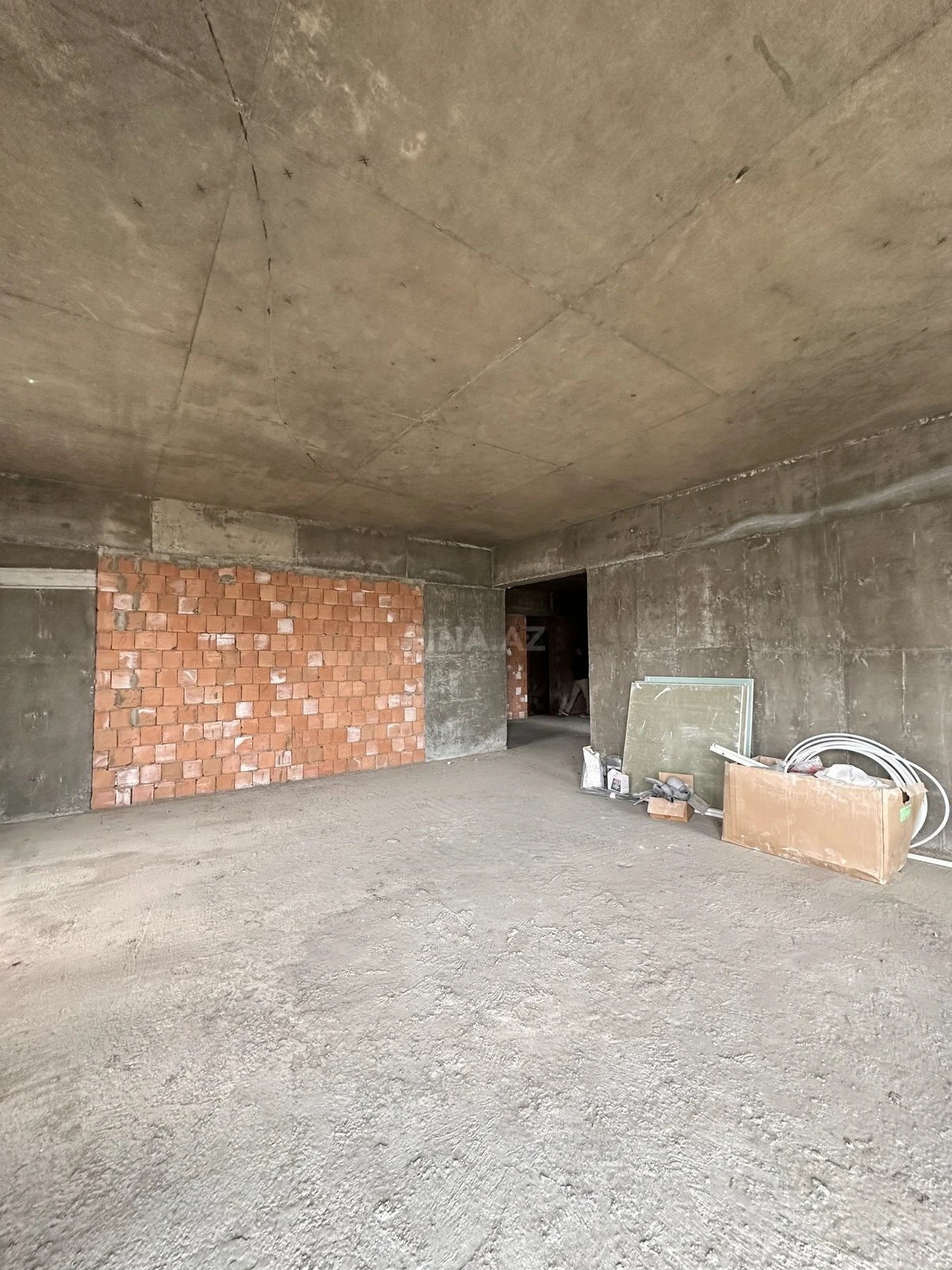 Satılır 4 otaqlı mənzil 170 m²