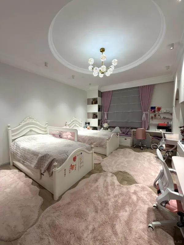 Satılır 4 otaqlı mənzil 132 m²