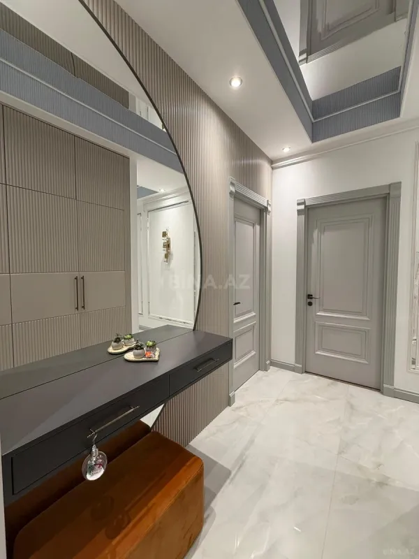 Satılır 4 otaqlı mənzil 132 m²