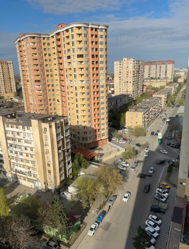 Satılır 3 otaqlı mənzil 121.4 m²